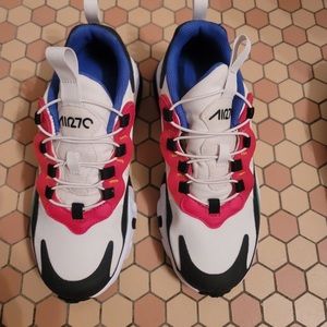 Child’s Nike sneaks